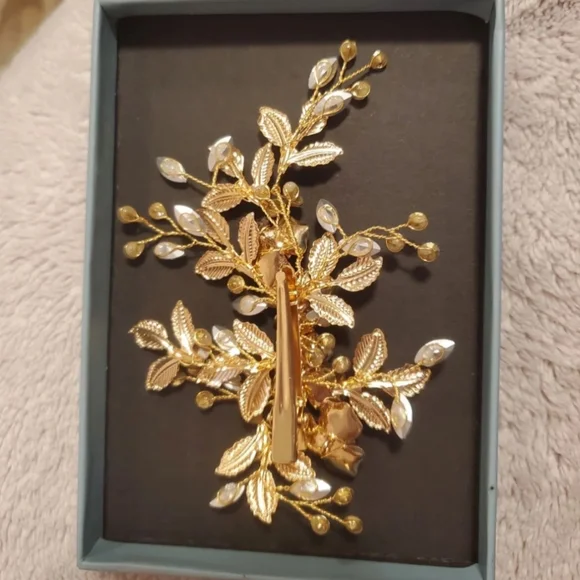 Rose Gold Floral Wedding Clip - Picture 3 of 7